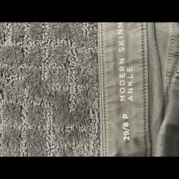 Moss Green Loft Capri Pants - Picture 4 of 6